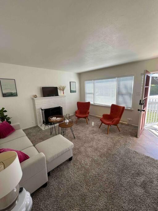 Entire Home By Newport Beach, Disneyland And Sna! Costa Mesa Buitenkant foto