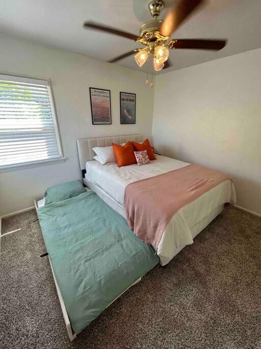 Entire Home By Newport Beach, Disneyland And Sna! Costa Mesa Buitenkant foto