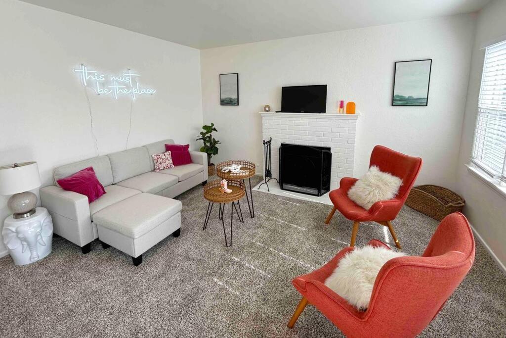 Entire Home By Newport Beach, Disneyland And Sna! Costa Mesa Buitenkant foto